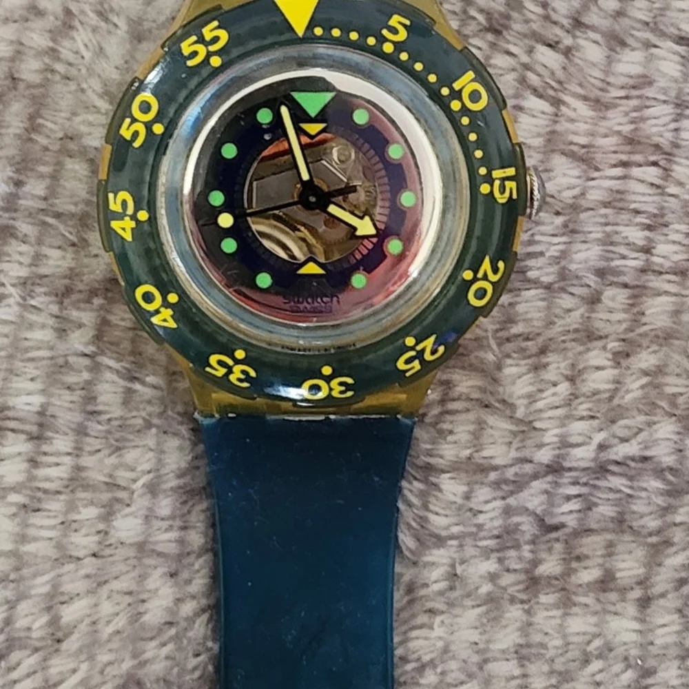 Swatch Scuba 200 Divine with the number SDN102 Yellow and Blue Dive Watch